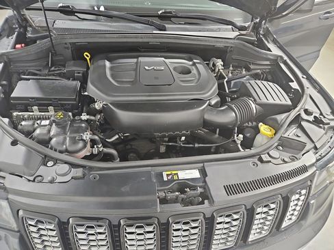 Used 2018 Jeep Grand Cherokee Altitude AWD/4WD image 22