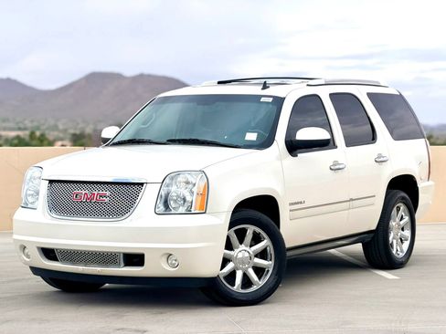 Used 2011 GMC Yukon Denali RWD image 8