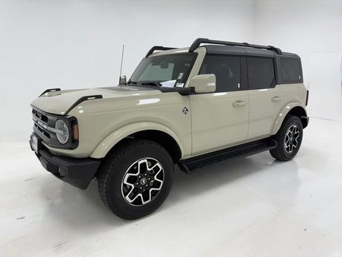 Used 2025 Ford Bronco Outer Banks AWD/4WD image 5