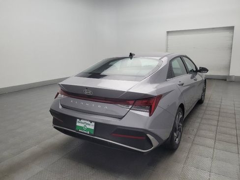 Used 2025 Hyundai Elantra SEL FWD image 9