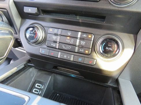 Used 2017 Ford F150 Raptor w/ Equipment Group 802A Luxury image 32