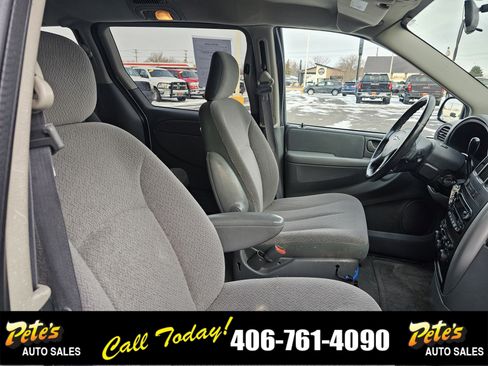 Used 2007 Chrysler Town & Country Touring image 17