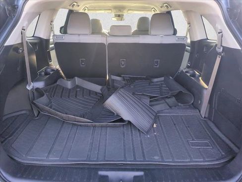 Used 2020 Toyota Highlander L image 6