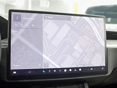 Used 2023 Tesla Model X image 16