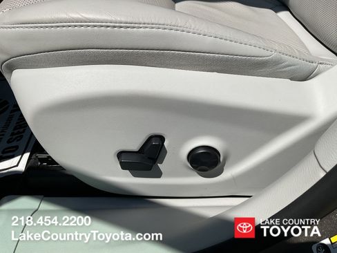 Used 2019 Jeep Cherokee Limited AWD/4WD image 23