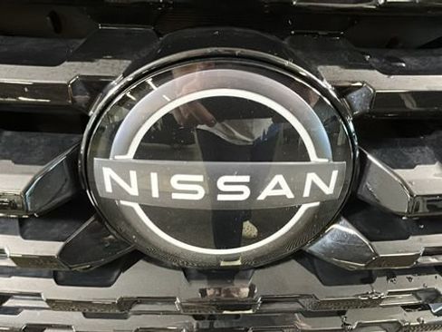Used 2024 Nissan Kicks SR w/ SR Premium Package FWD image 8