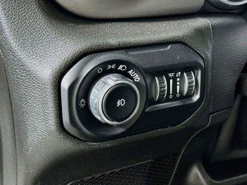 Used 2021 Jeep Wrangler Sport image 12