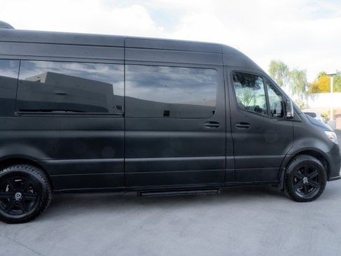 Used 2020 Mercedes-Benz Sprinter 2500 image 4