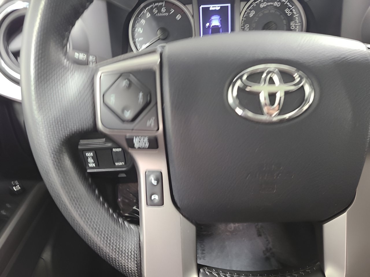 Used 2016 Toyota Tacoma Limited w/ Towing Package AWD/4WD image 27