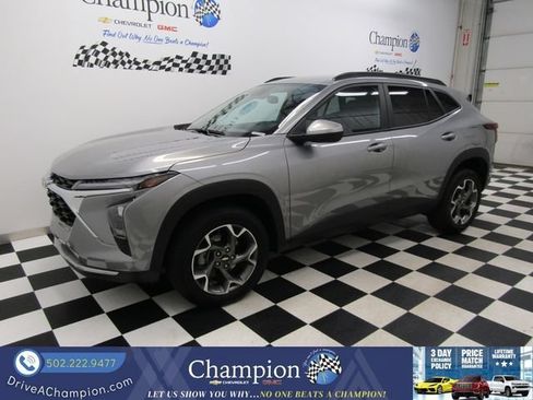 Certified 2025 Chevrolet Trax LT FWD image 7