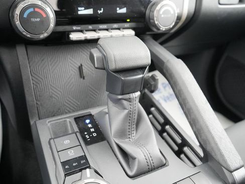 Used 2024 Toyota Tacoma SR5 AWD/4WD image 30