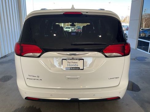 Used 2017 Chrysler Pacifica Limited image 23