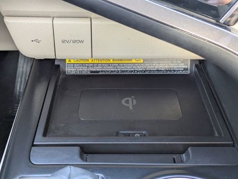 Used 2020 Toyota Camry XLE image 28