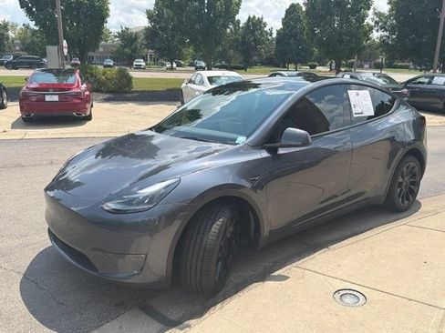 Used 2023 Tesla Model Y Long Range AWD/4WD image 3