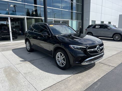 Used 2025 Mercedes-Benz GLC 300 4MATIC image 2