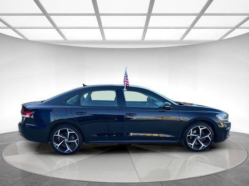 Used 2020 Volkswagen Passat 2.0T R-Line image 6