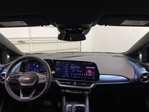 Used 2025 Chevrolet Equinox EV LT w/ Convenience Package image 12