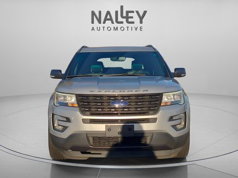 Used 2017 Ford Explorer XLT w/ Equipment Group 202A image 8