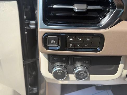 New 2026 GMC Yukon XL Denali w/ Sun & Power Step Package AWD/4WD image 19