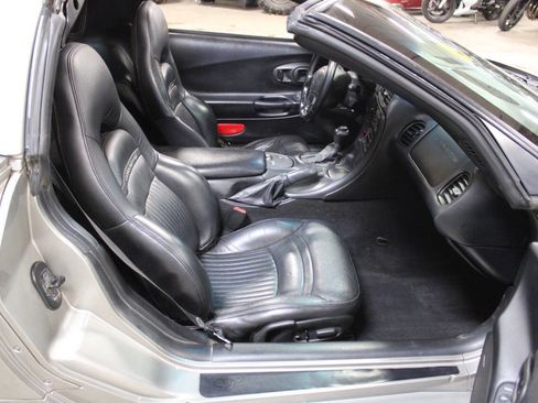 Used 2001 Chevrolet Corvette Coupe w/ Preferred Equipment Group2 image 26
