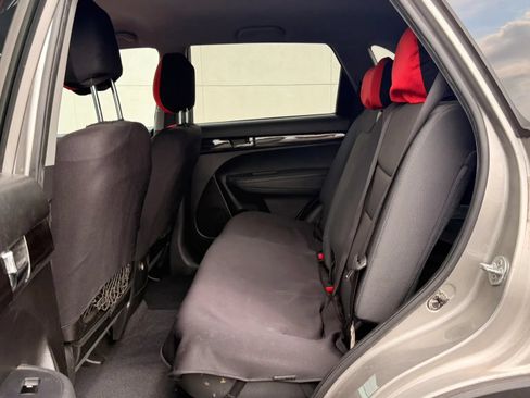 Used 2013 Kia Sorento LX w/ Value Pkg FWD image 13