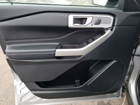 Used 2022 Ford Explorer Limited w/ Equipment Group 301A image 19