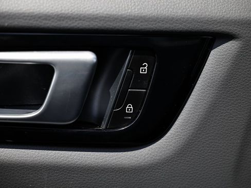 Used 2022 Porsche Cayenne Platinum Edition image 19