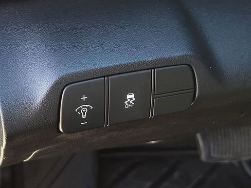 Certified 2024 Hyundai Elantra SEL image 17