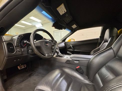 Used 2006 Chevrolet Corvette Convertible w/ Preferred Equipment Group RWD image 15