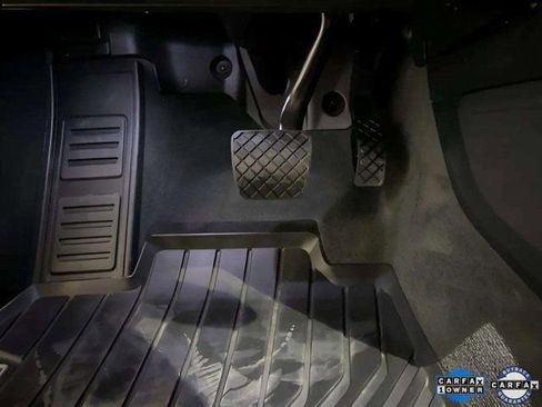 Used 2024 Audi Q8 e-tron Premium AWD/4WD image 39