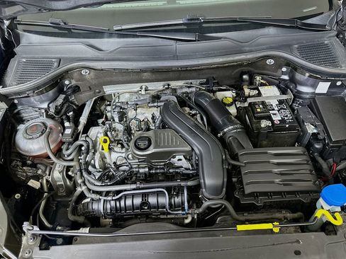 Used 2024 Volkswagen Taos SE image 9