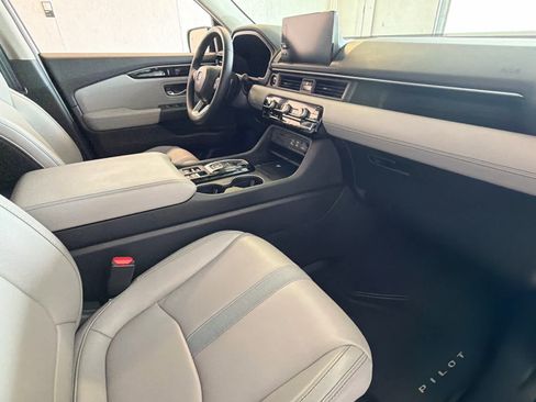 Used 2025 Honda Pilot EX-L image 24