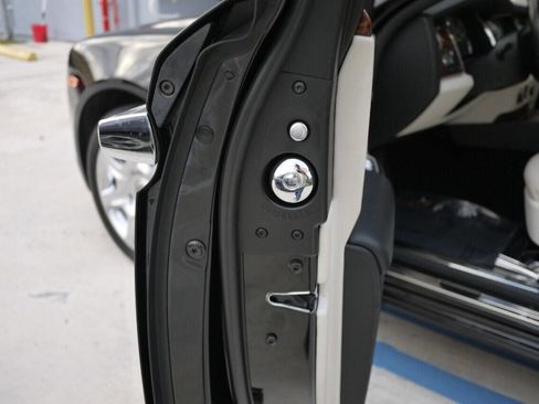 Used 2010 Rolls-Royce Ghost image 25