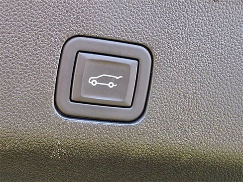 Used 2024 Cadillac Escalade Luxury image 31