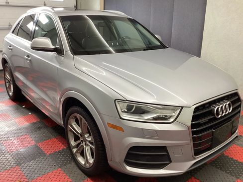 Used 2017 Audi Q3 2.0T Premium Plus w/ Premium Plus Package AWD/4WD image 2