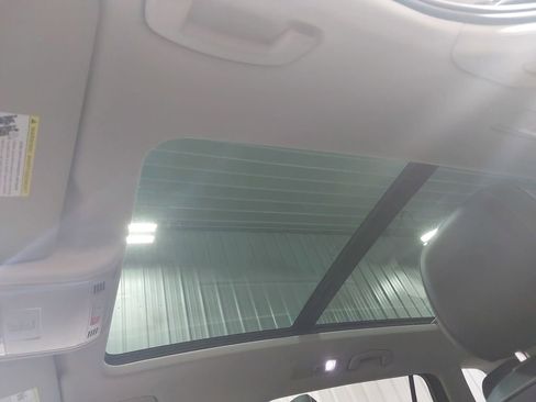 Used 2023 Volkswagen Tiguan SE image 44