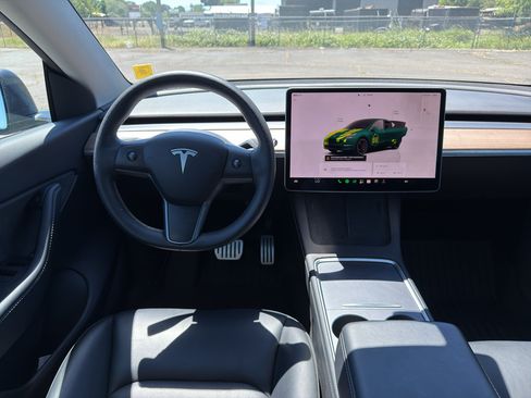 Used 2022 Tesla Model Y Performance AWD/4WD image 16