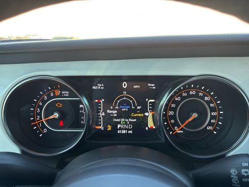 Used 2021 Jeep Wrangler Unlimited Islander image 15