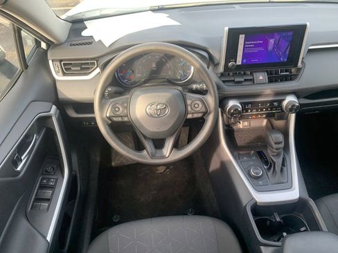 Used 2025 Toyota RAV4 XLE AWD/4WD image 17