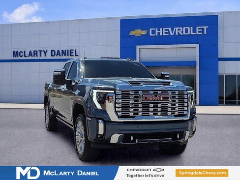 Used 2025 GMC Sierra 2500 Denali w/ Denali Reserve Package AWD/4WD image 1