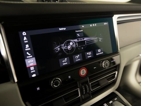 New 2026 Porsche Macan S image 21