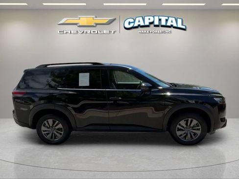 Used 2025 Nissan Pathfinder SV FWD image 6