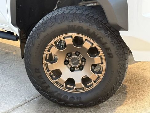 Used 2024 Toyota Tacoma 4x4 Double Cab Hybrid image 2