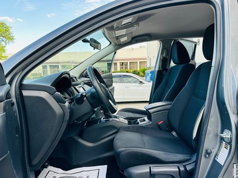 Used 2019 Nissan Rogue Sport S FWD image 13