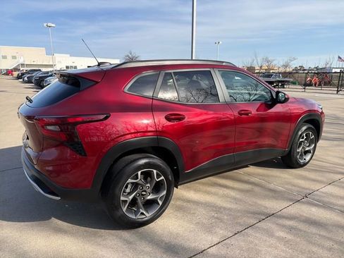 Used 2025 Chevrolet Trax LT image 5