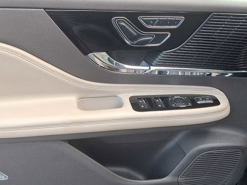 Used 2022 Lincoln Corsair Standard w/ Equipment Group 101A image 13