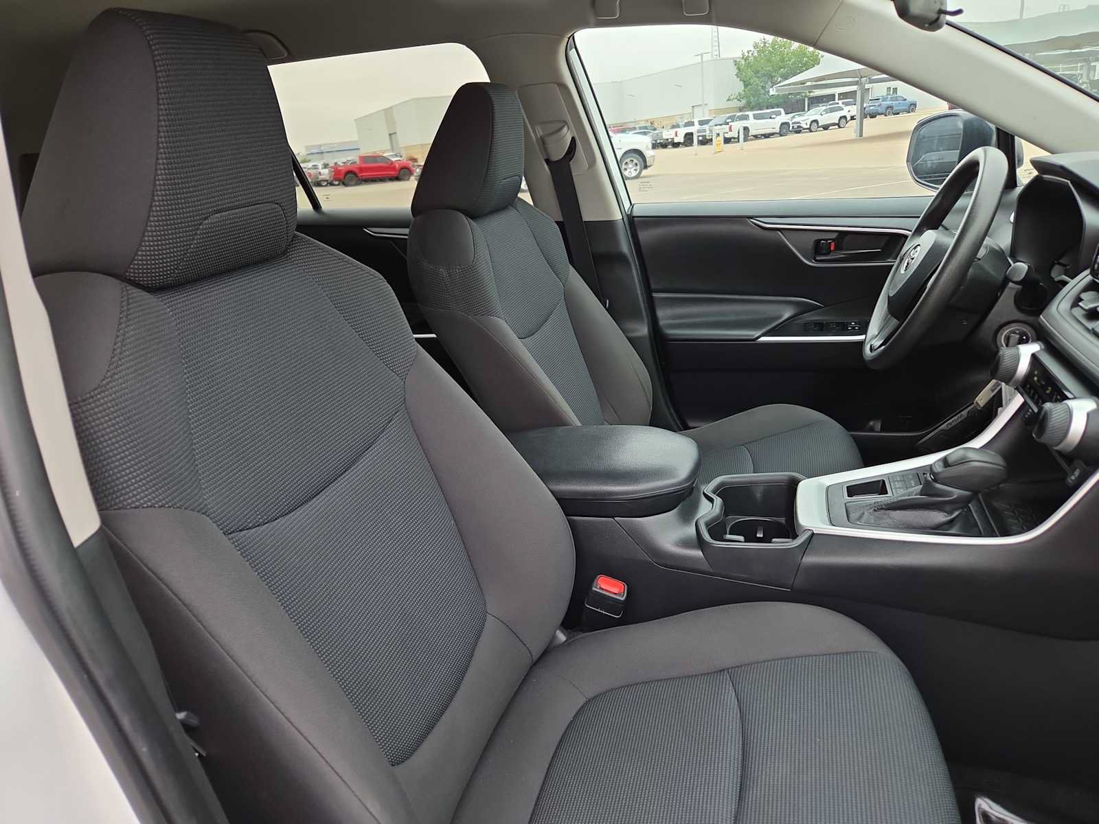 Used 2022 Toyota RAV4 LE AWD/4WD image 18