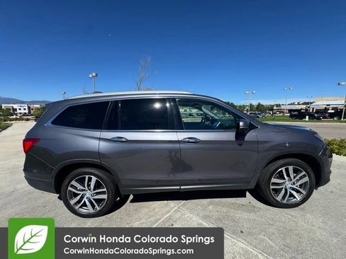 Used 2018 Honda Pilot Touring image 11