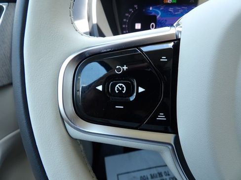 Certified 2025 Volvo XC90 T8 Plus AWD/4WD image 19
