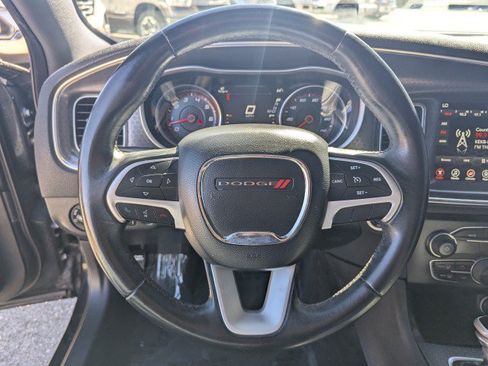 Used 2017 Dodge Charger SXT RWD image 14